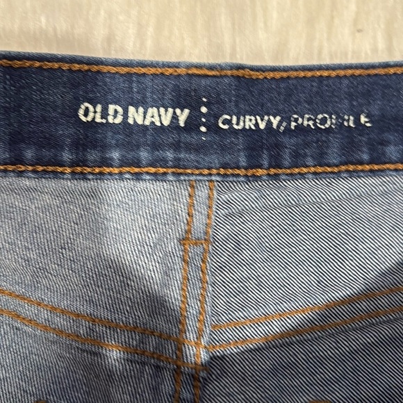 Old Navy Curvy Denim Shorts - Picture 2 of 4
